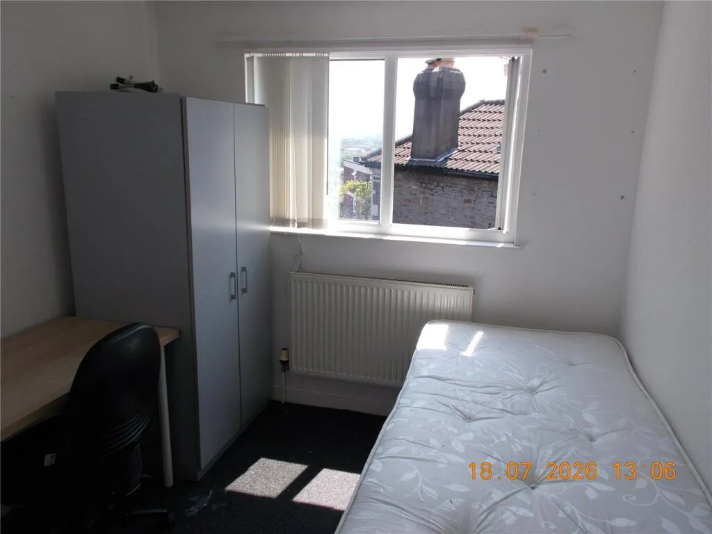 10 bedroom semi-detached house for rent