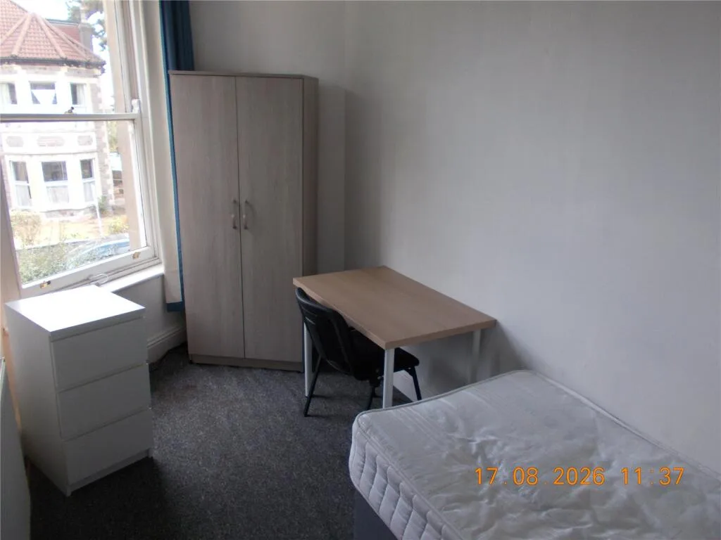 10 bedroom semi-detached house for rent