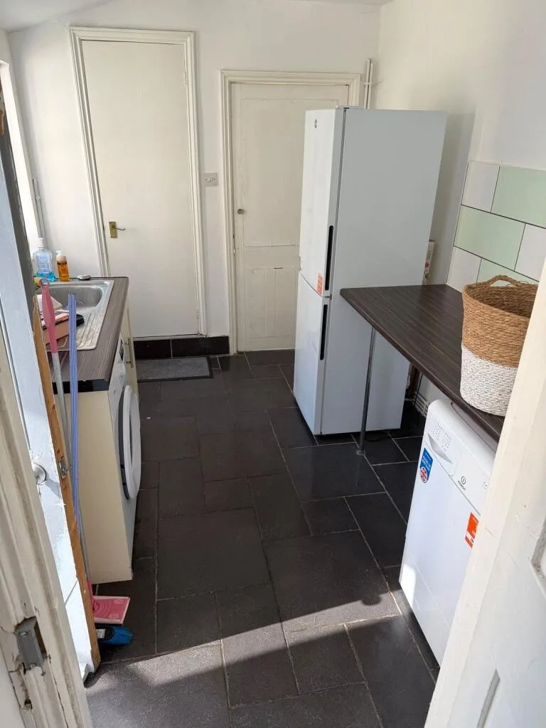 10 bedroom semi-detached house for rent