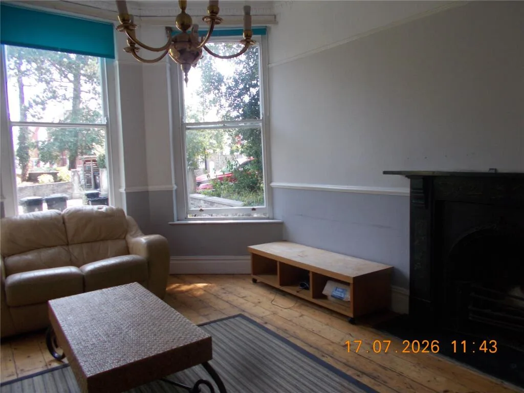 10 bedroom semi-detached house for rent