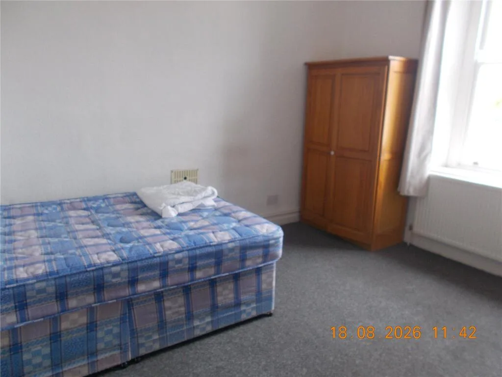10 bedroom semi-detached house for rent