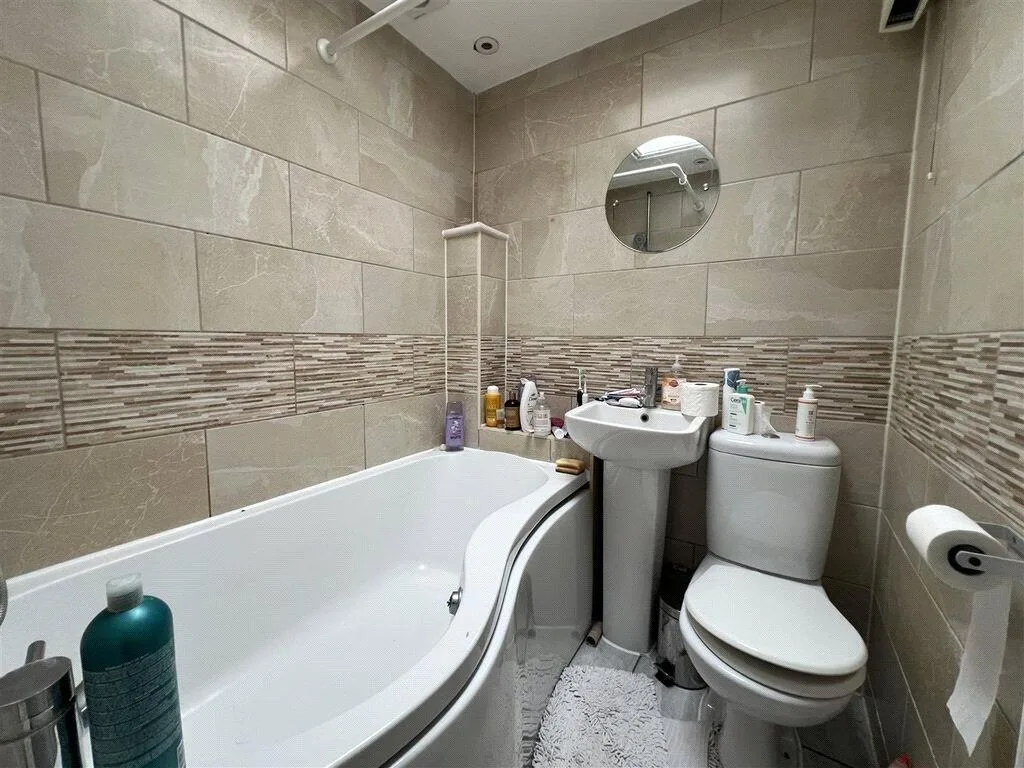 10 bedroom semi-detached house for rent