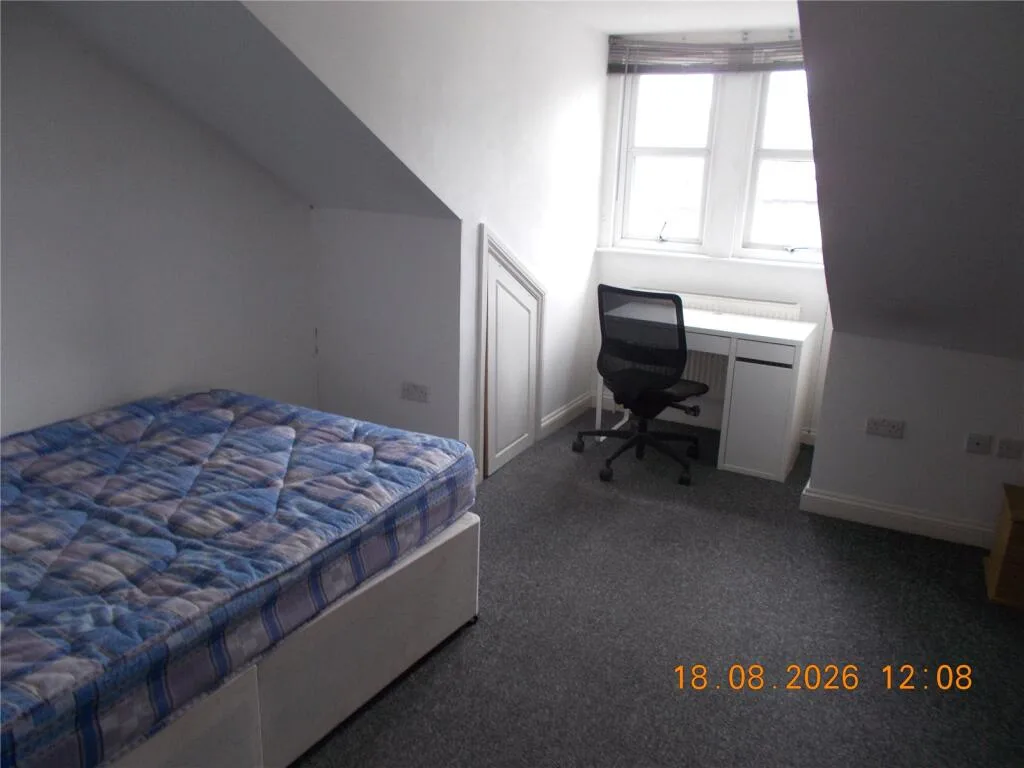 10 bedroom semi-detached house for rent