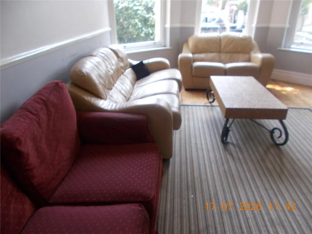 10 bedroom semi-detached house for rent