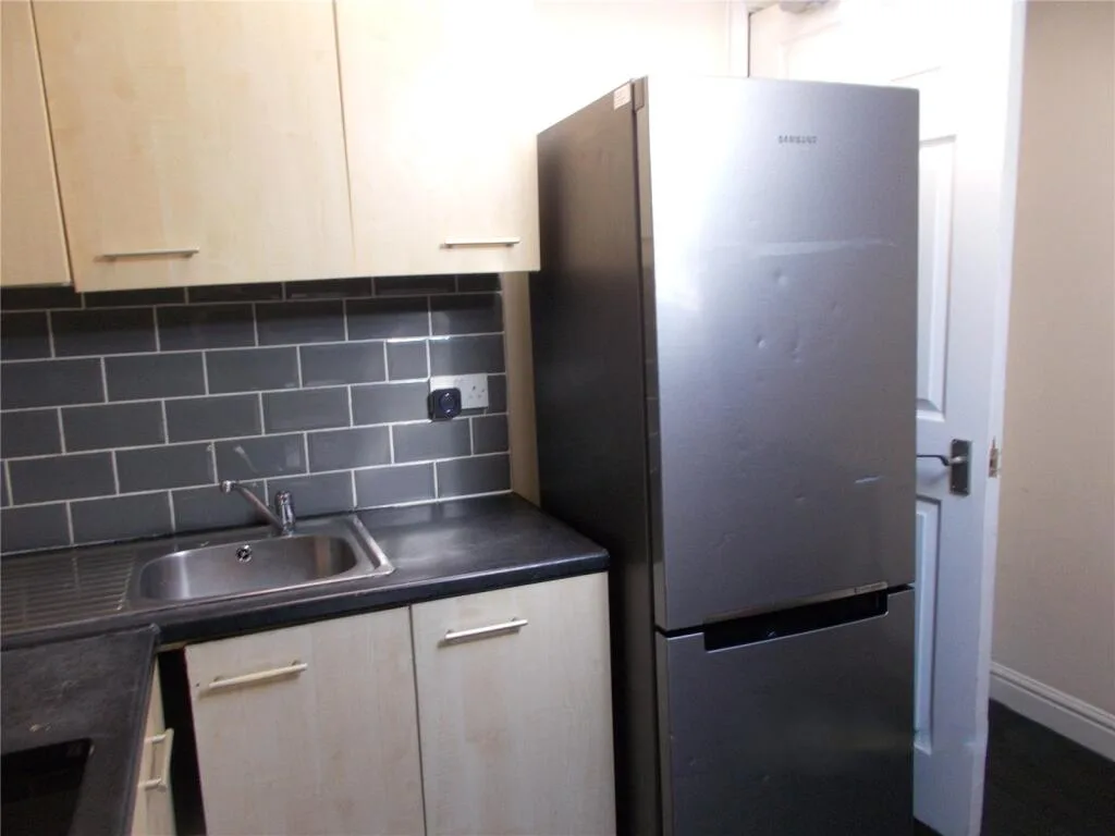 6 bedroom maisonette for rent
