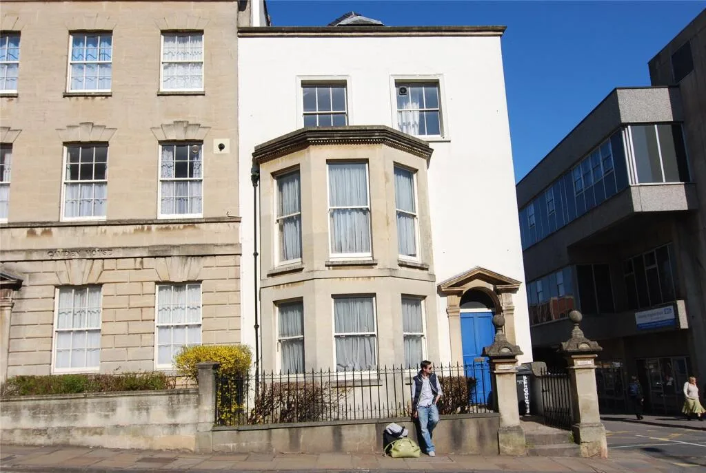 7 bedroom maisonette for rent
