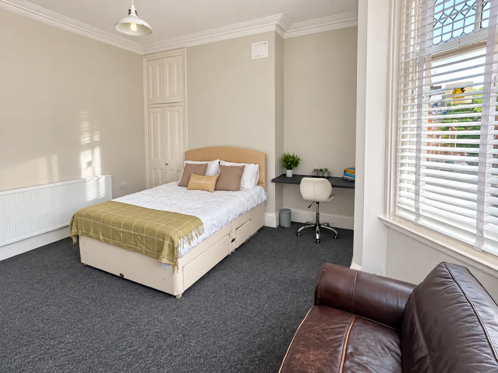 6 bedroom house for rent