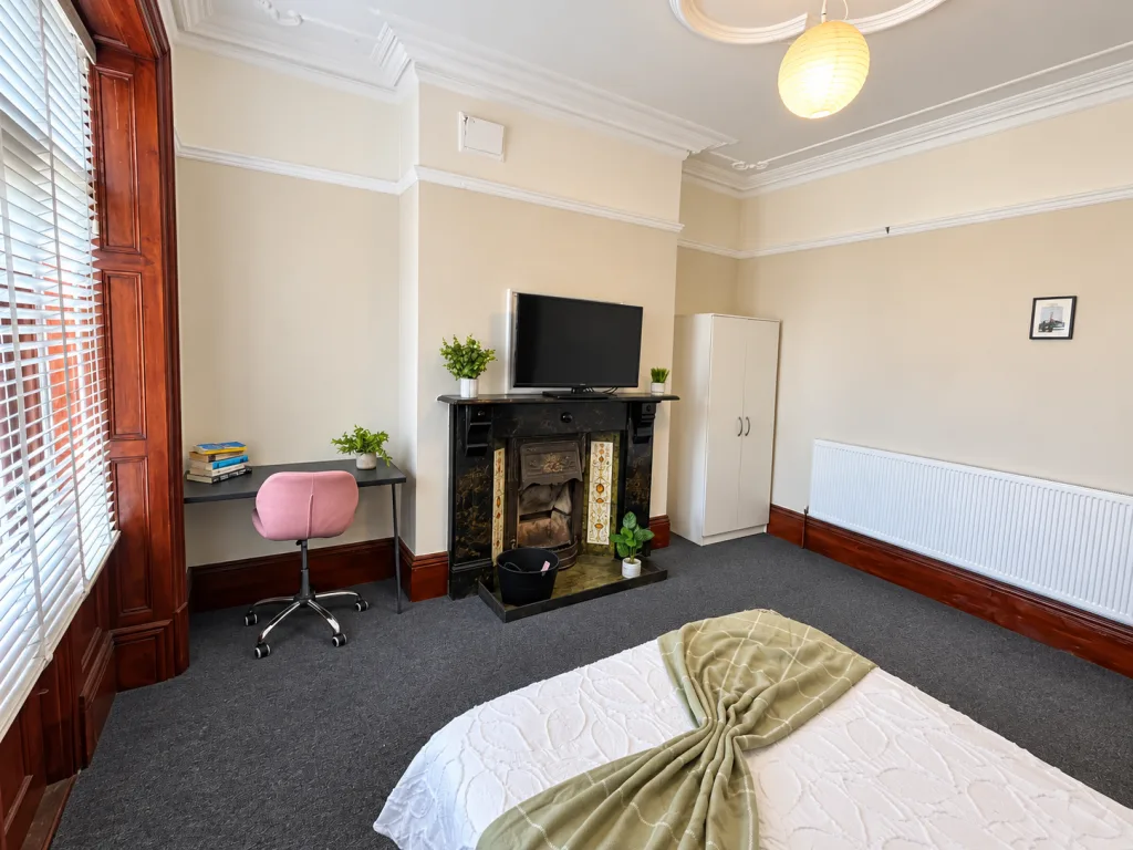 6 bedroom house for rent
