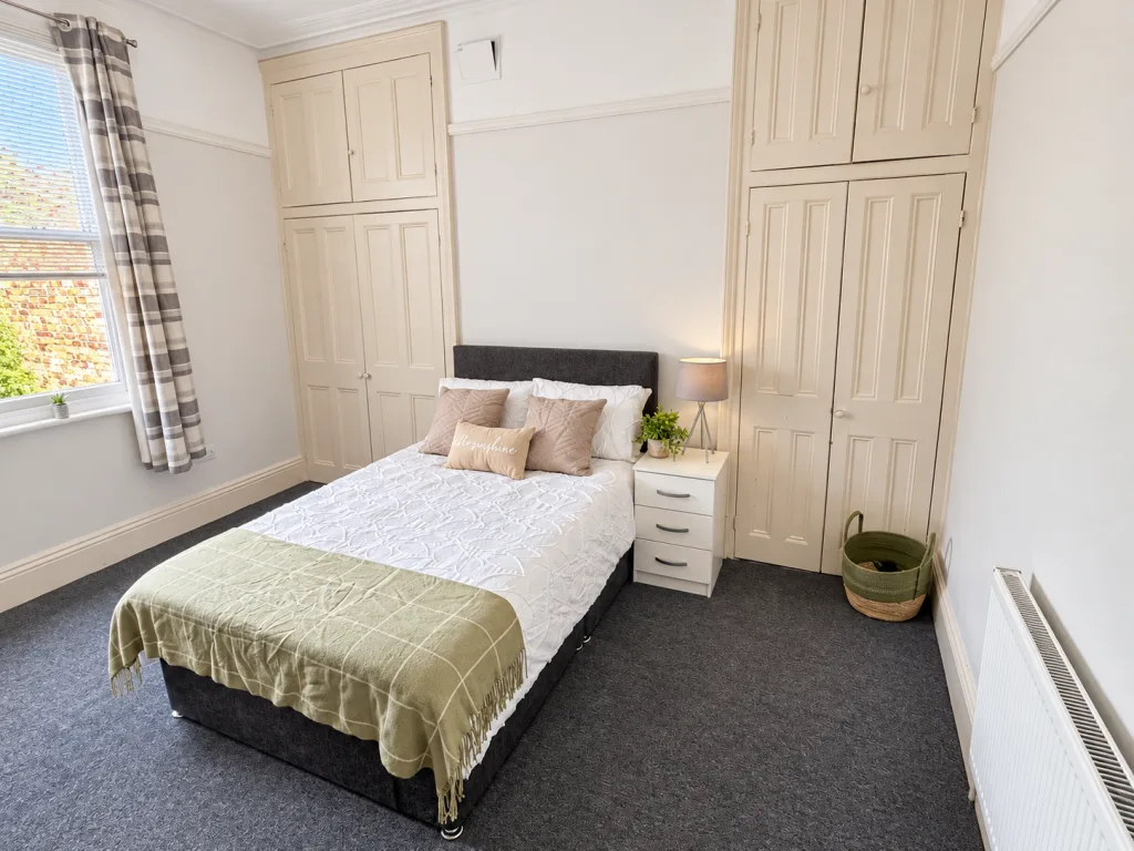 6 bedroom house for rent