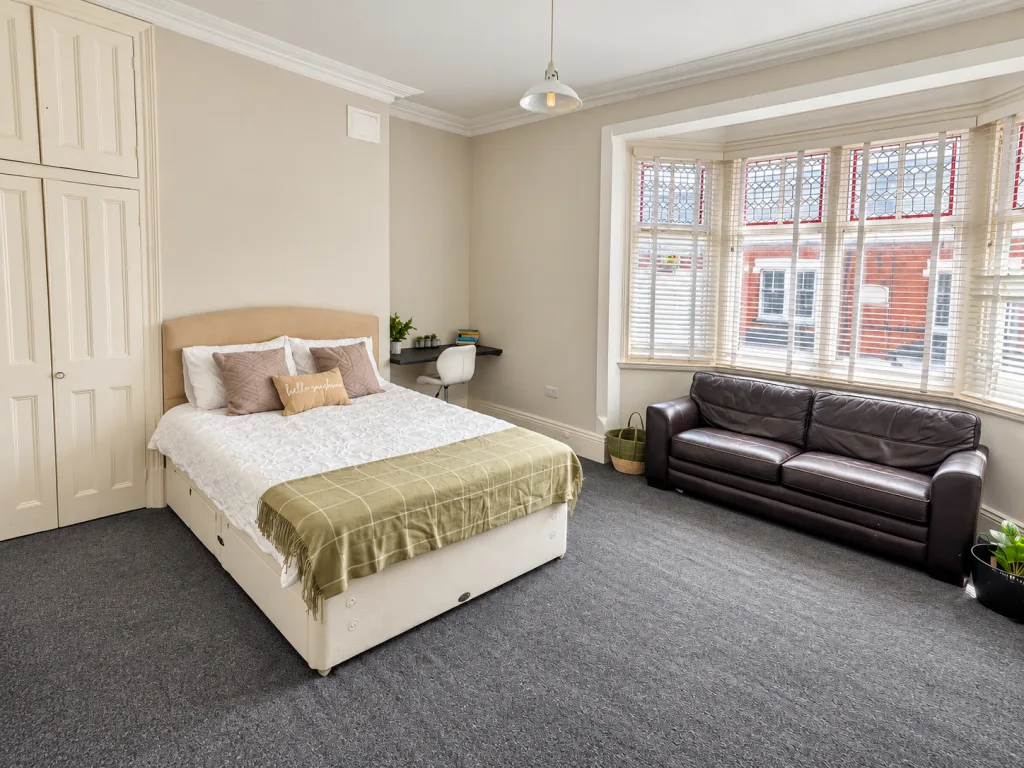 6 bedroom house for rent