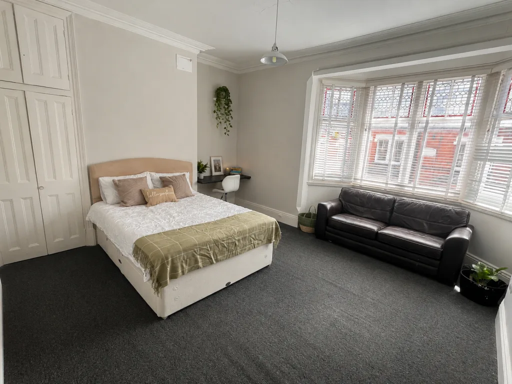 6 bedroom house for rent