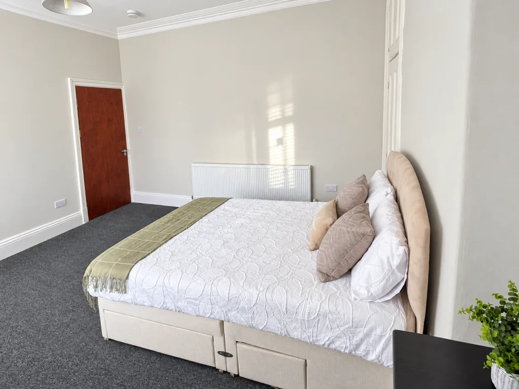 6 bedroom house for rent