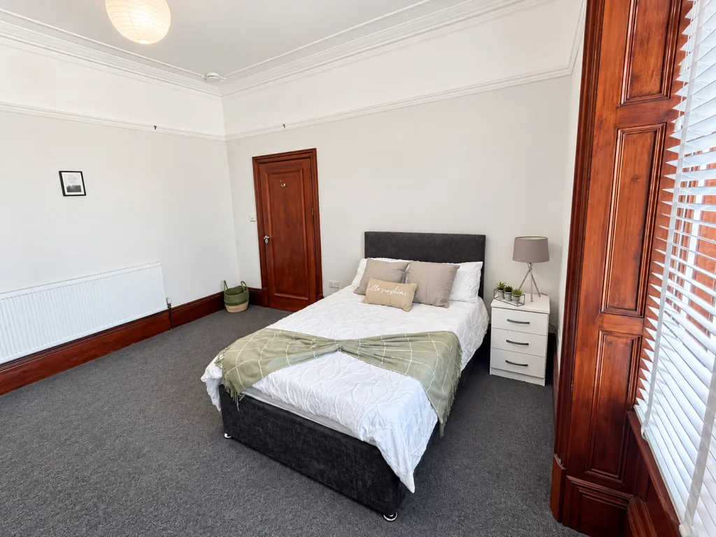 6 bedroom house for rent