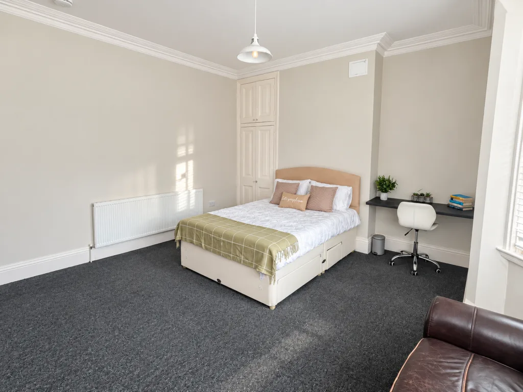 6 bedroom house for rent
