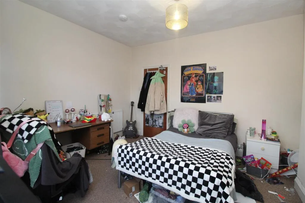 3 bedroom private hall for rent
