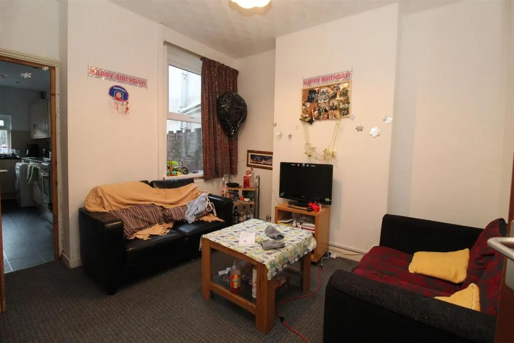 3 bedroom private hall for rent