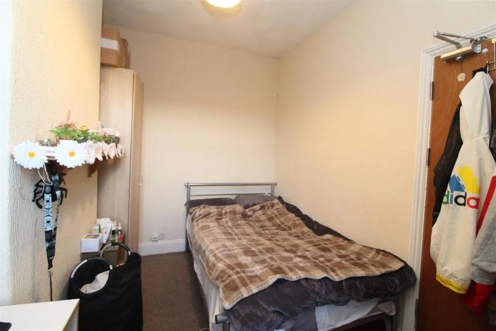 3 bedroom private hall for rent