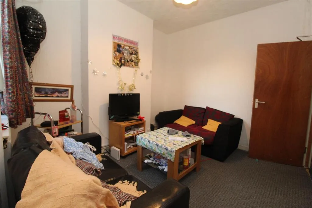 3 bedroom private hall for rent