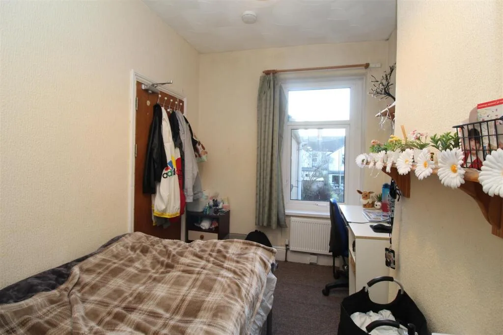 3 bedroom private hall for rent