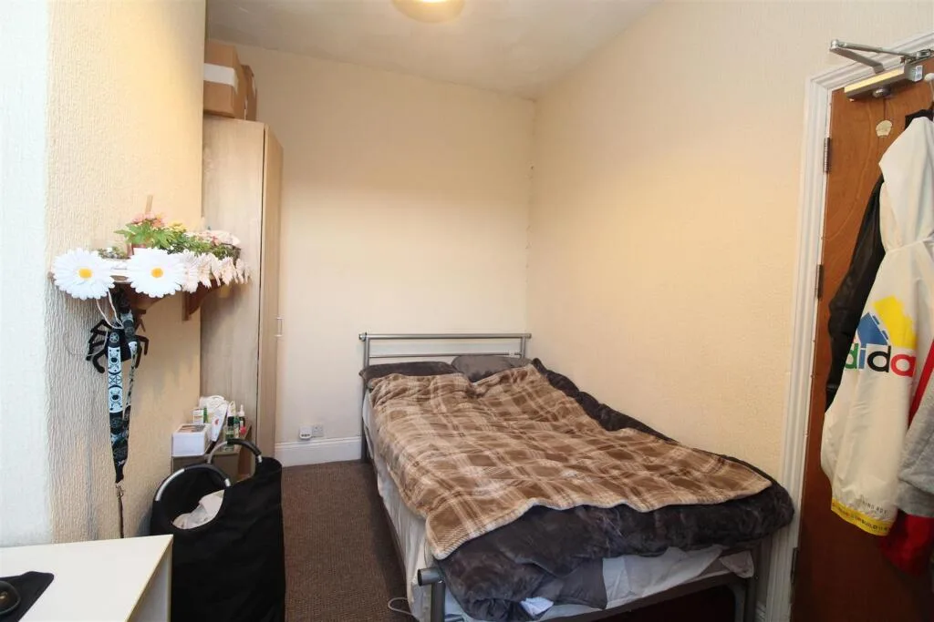 3 bedroom private hall for rent
