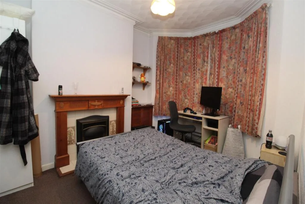 3 bedroom private hall for rent