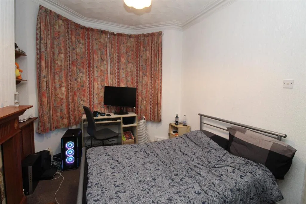 3 bedroom private hall for rent