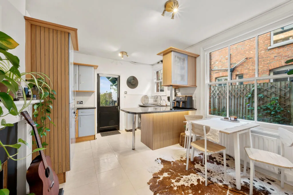 1 bedroom maisonette for rent