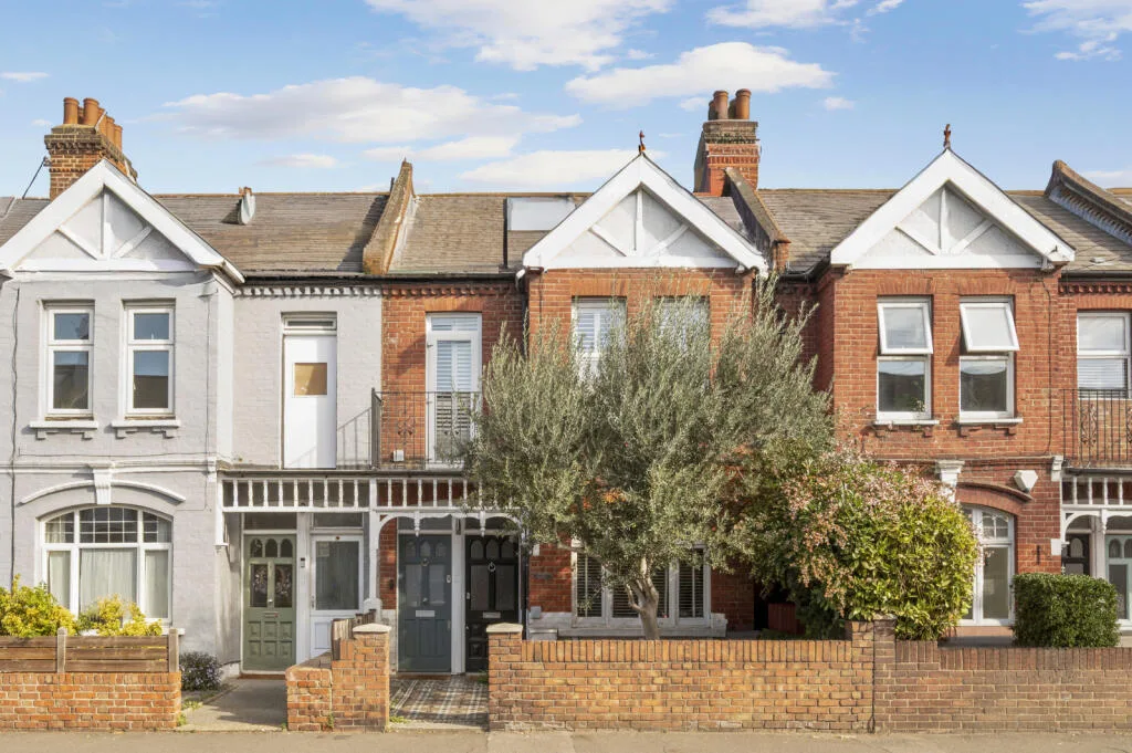 1 bedroom maisonette for rent
