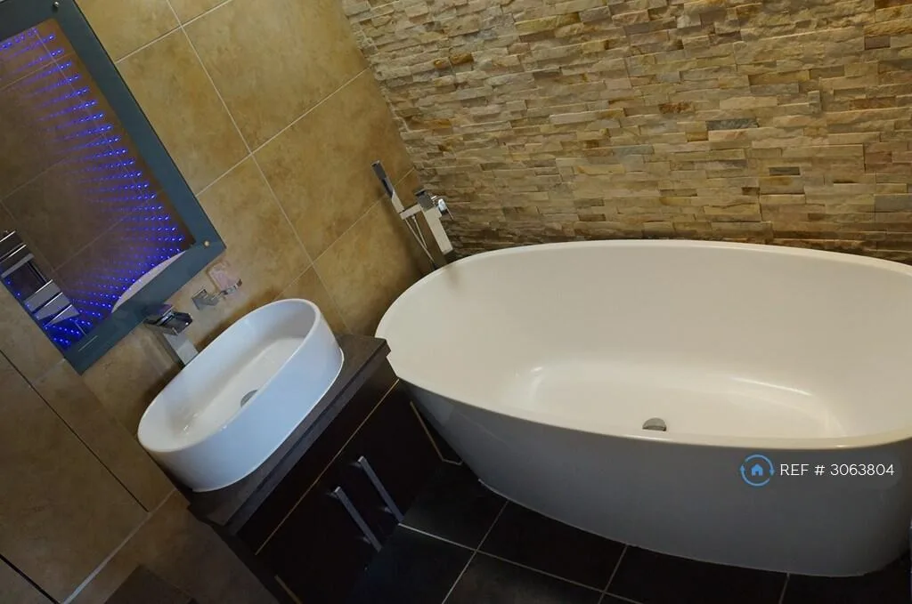 2 bedroom penthouse for rent