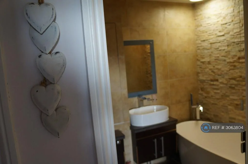 2 bedroom penthouse for rent