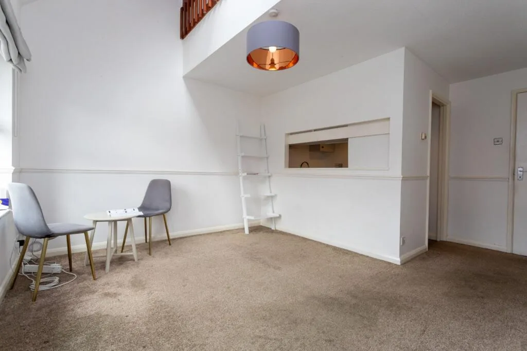 2 bedroom maisonette for rent