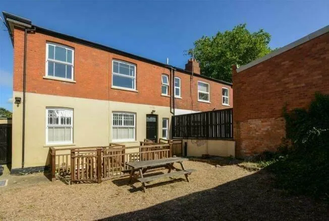 4 bedroom flat for rent