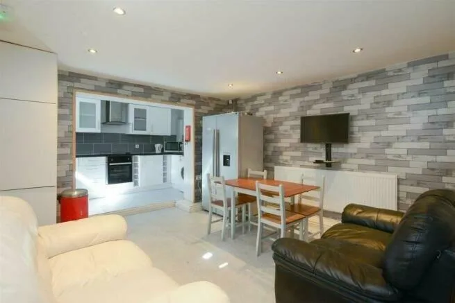 4 bedroom flat for rent