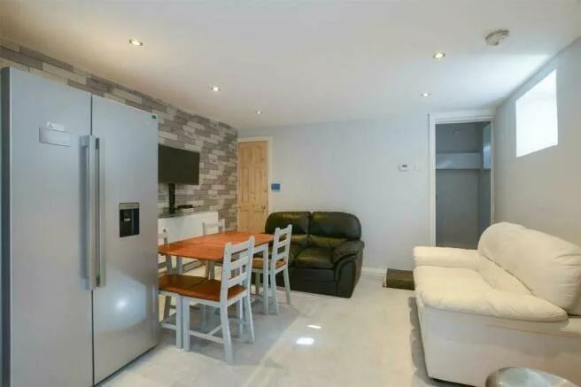 4 bedroom flat for rent