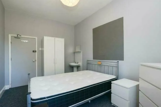 4 bedroom flat for rent