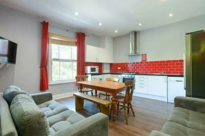 4 bedroom flat for rent