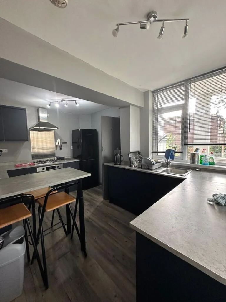 4 bedroom house of multiple occupation for rent