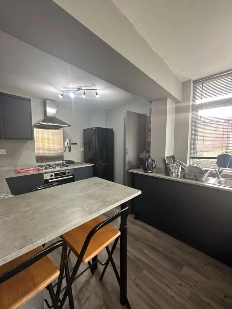 4 bedroom house of multiple occupation for rent