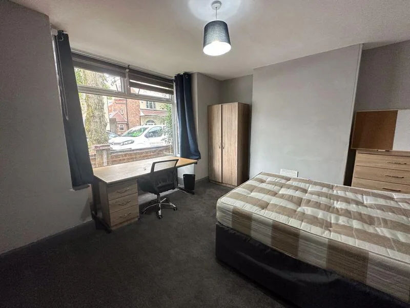 4 bedroom house of multiple occupation for rent