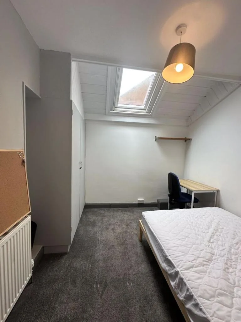 4 bedroom house of multiple occupation for rent