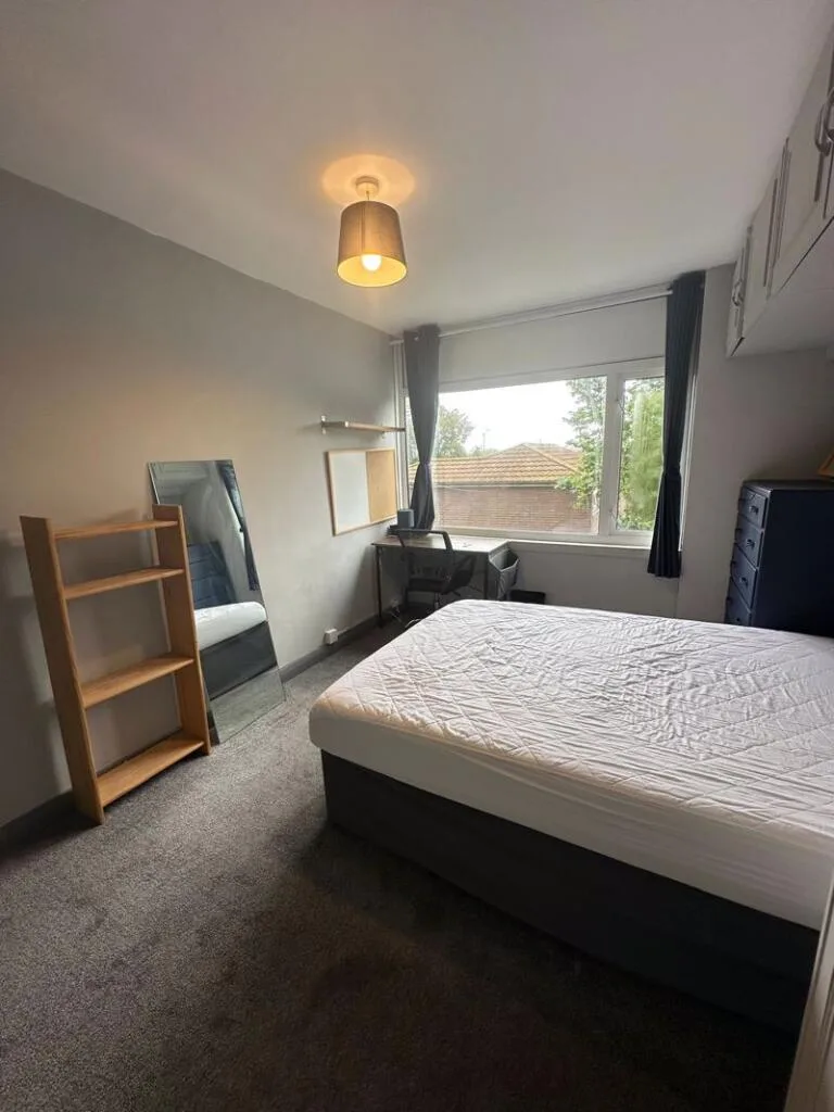 4 bedroom house of multiple occupation for rent