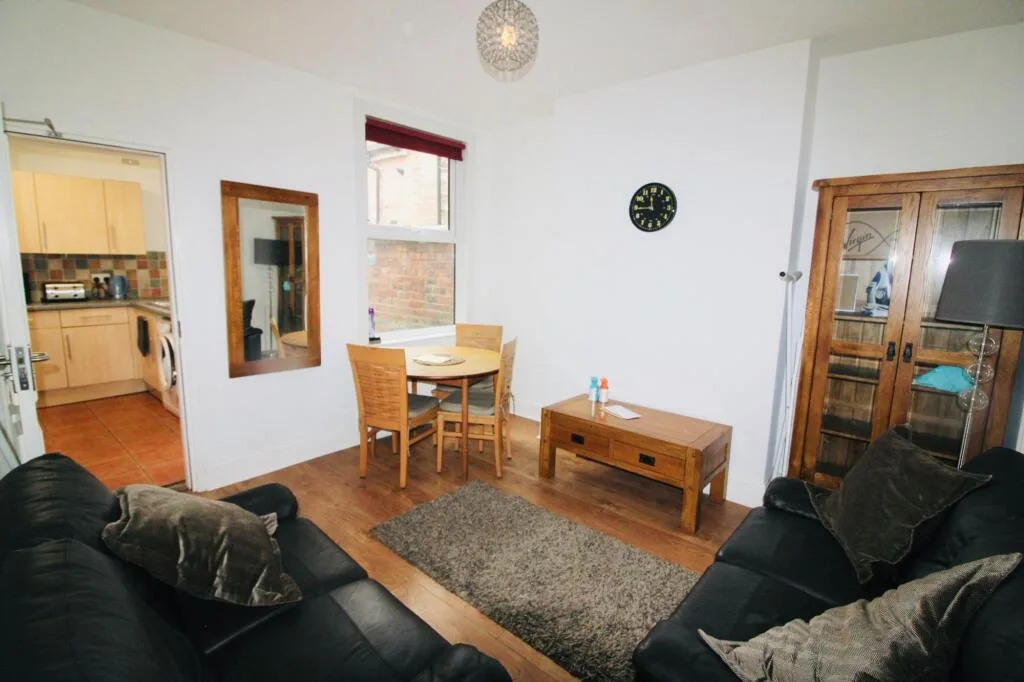 4 bedroom terraced house for rent