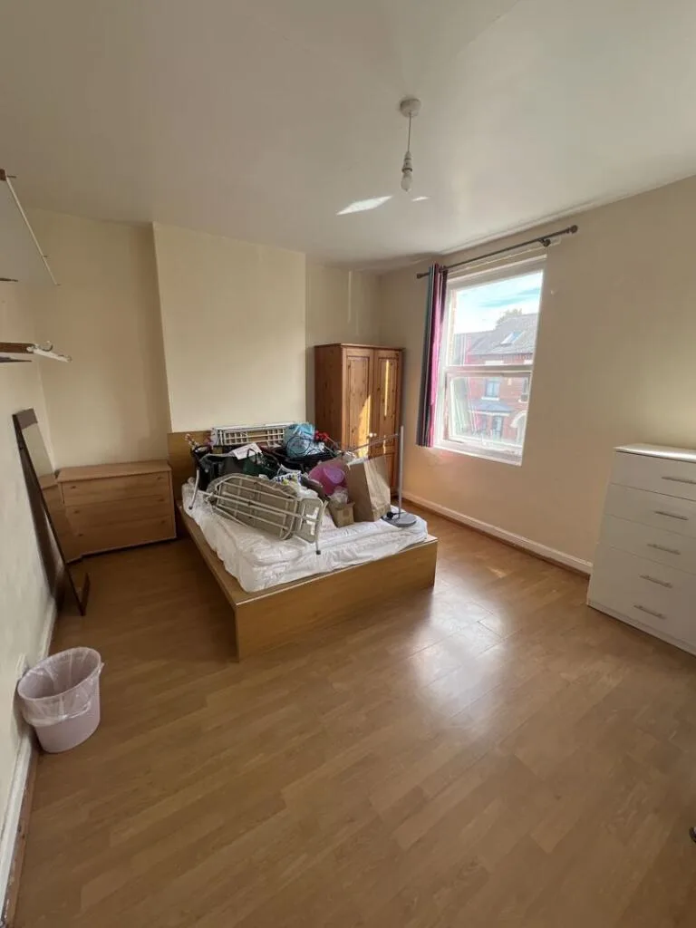 4 bedroom house of multiple occupation for rent