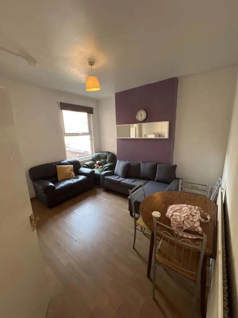 4 bedroom house of multiple occupation for rent