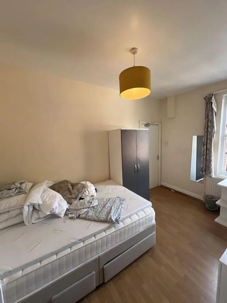 4 bedroom house of multiple occupation for rent