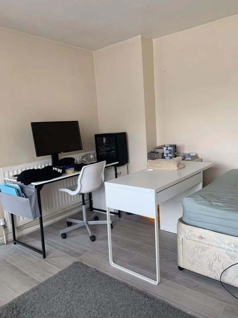 4 bedroom house of multiple occupation for rent