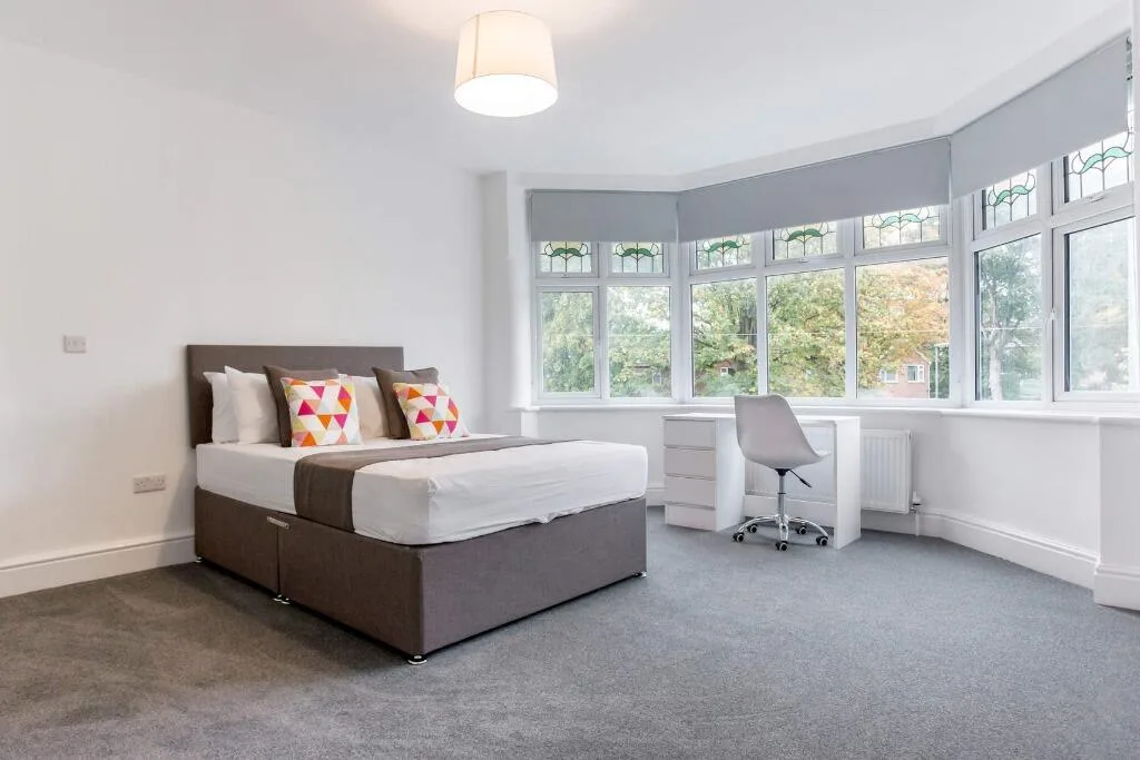 6 bedroom semi-detached house for rent