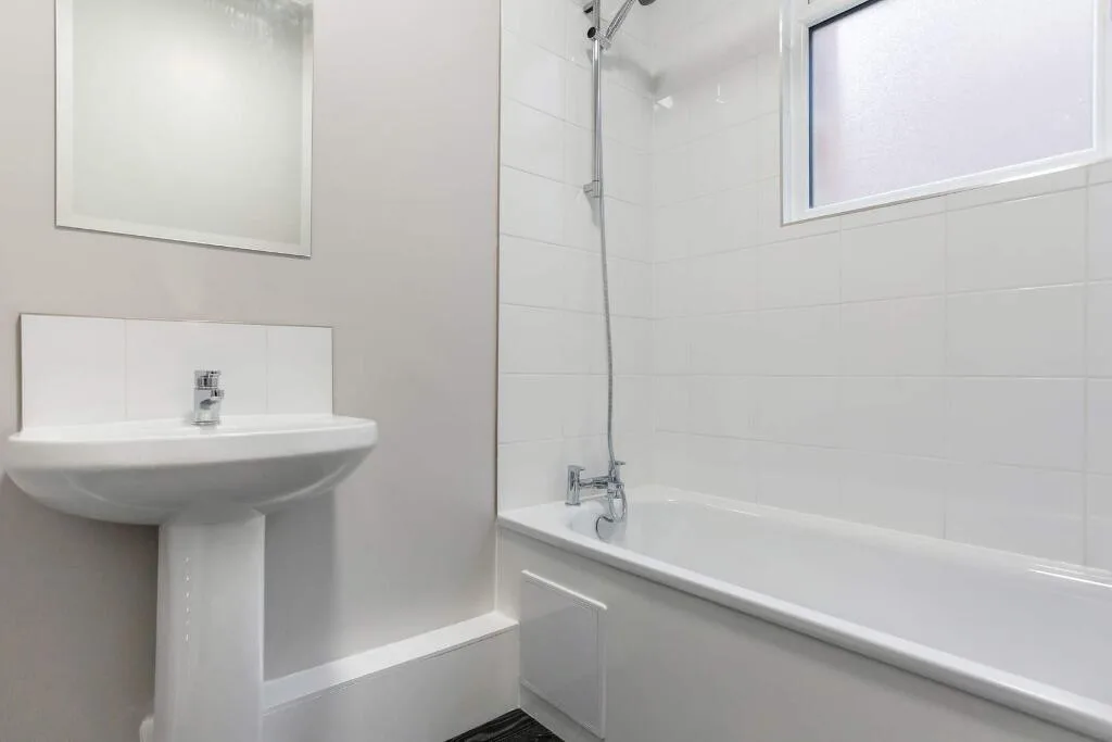 6 bedroom semi-detached house for rent