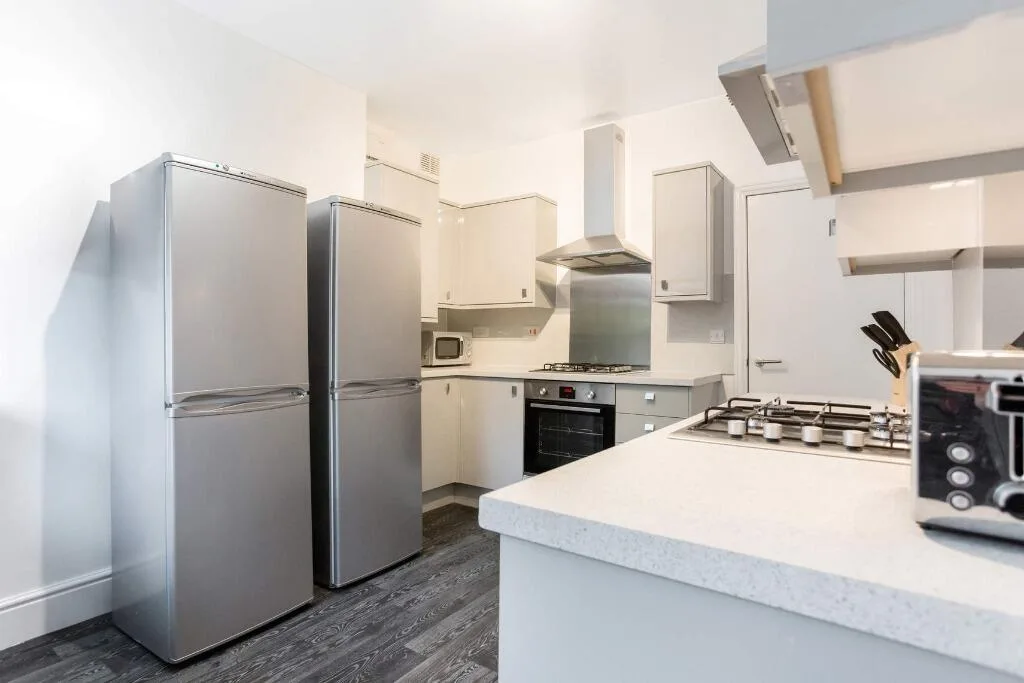 6 bedroom semi-detached house for rent