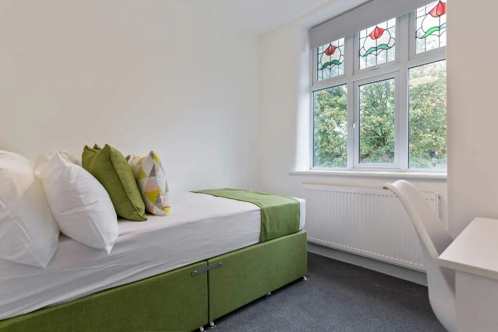 6 bedroom semi-detached house for rent
